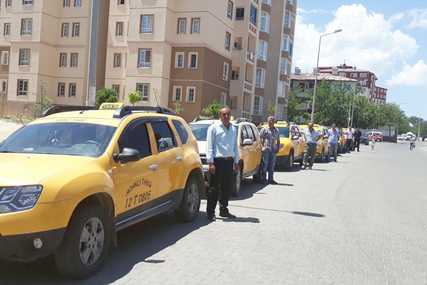 Belediyeye tepki gösteren taksicilerden iş bırakma eylemi